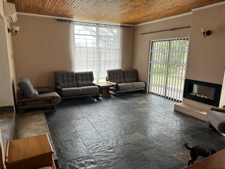 6 Bedroom Property for Sale in Hartbeesfontein North West